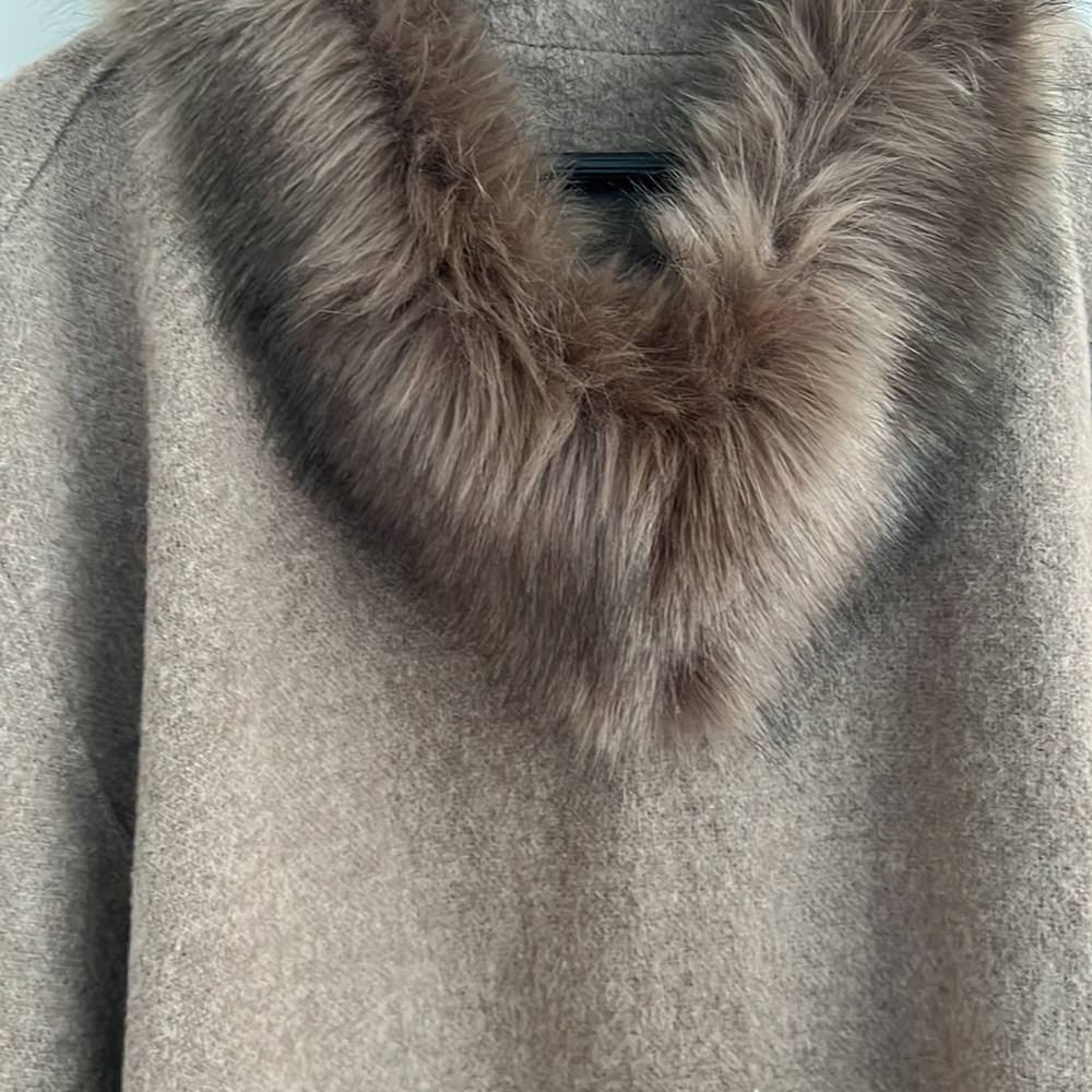 Code classic faux fur neck warm layering cape- Mid thigh. Beautiful look! - Picture 2 of 5